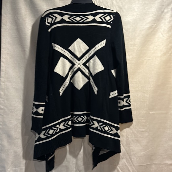 Audrey Ann Black and White Tribal Print Waterfall Cardigan M/L - Picture 5 of 5